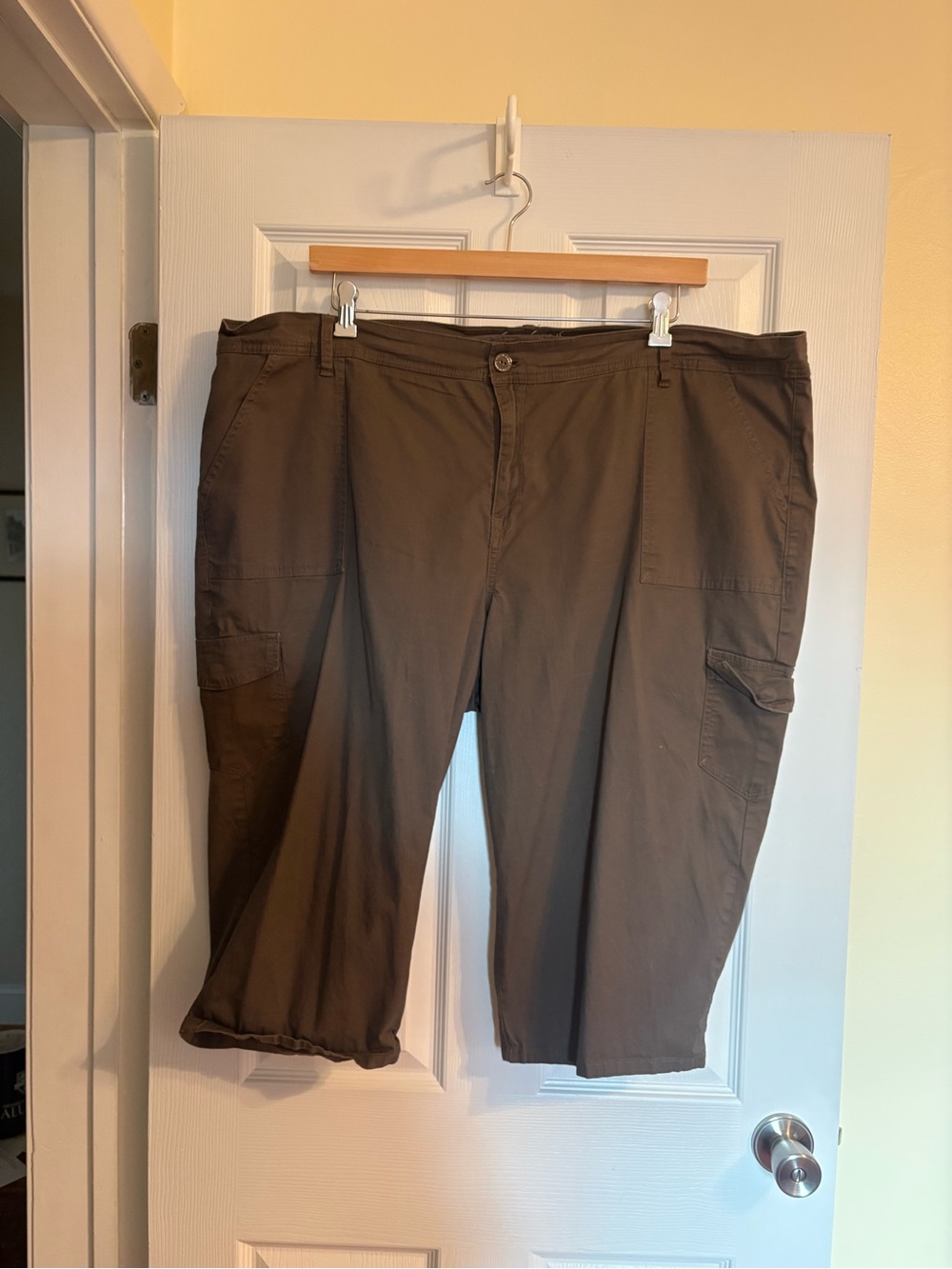 rown Cargo Pants - Classic Utility Style